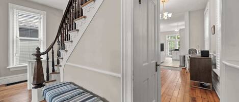 House, Multiple Beds, Patio, Garden View (High Street Hideaway) | Interior