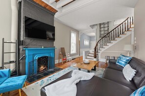 House, Multiple Beds, Patio, Garden View (High Street Hideaway) | Living area - High Street Hideaway For 8 (Columbus)