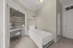 獨棟房屋, 多張床, 庭院, 花園景觀 (High Street Hideaway) | 3 間臥室、獨特裝潢、布置獨特、書桌