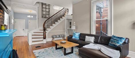 Nhà, nhiều giường, sân hiên, quang cảnh vườn (High Street Hideaway) | Khu phòng khách