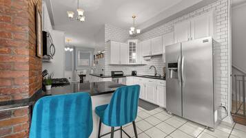 House, Multiple Beds, Patio, Garden View (High Street Hideaway) | Private kitchen