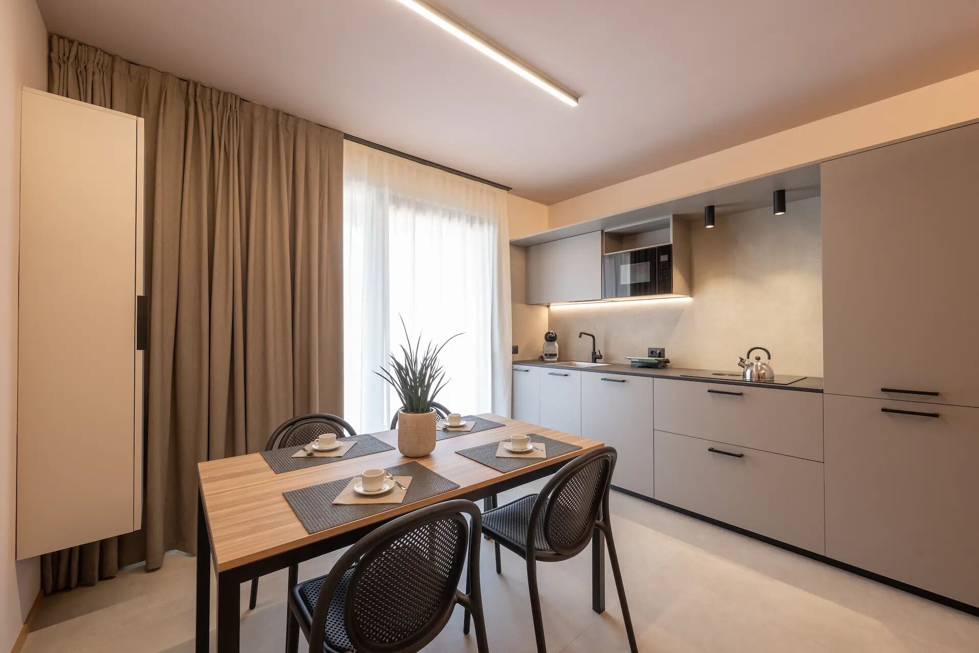 Apartemen, 2 kamar tidur, balkon, menara | Dapur pribadi | Lemari es, microwave, kompor, dan mesin pencuci piring