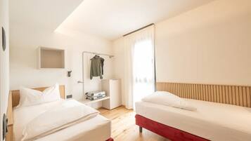 Apartemen, 2 kamar tidur, teras, menara | Selimut bulu angsa, busa memori, brankas, dan tirai kedap cahaya