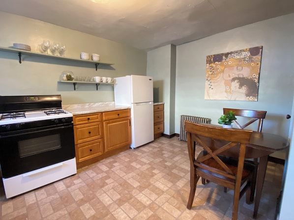 Fridge, microwave, oven, stovetop - Live Like a Local in this 2 Bedroom Rowhouse (Pittsburgh)
