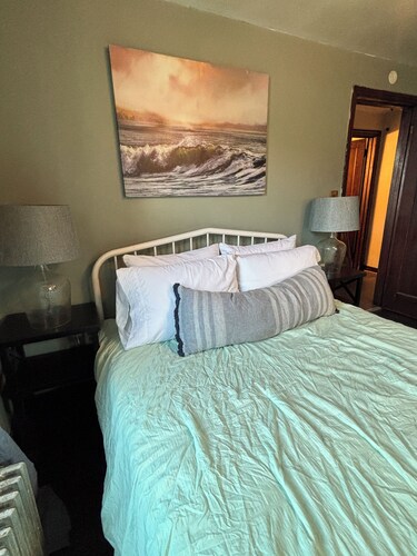 Live Like a Local in this 2 Bedroom Rowhouse