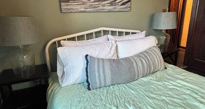 Live Like a Local in this 2 Bedroom Rowhouse