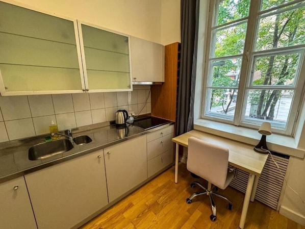 Classic-Zimmer, 1 Einzelbett | Schreibtisch, laptopgeeigneter Arbeitsplatz, Bügeleisen/Bügelbrett