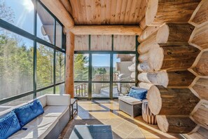 TV, fireplace, stereo, offices - Firepit & Mountain Views! | Spruce Moose Lodge (Hartland)