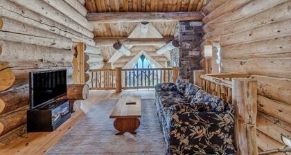 Hot Tub, Firepit, Mtn Views! | Spruce Moose Lodge