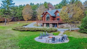 Exterior - Firepit & Mountain Views! | Spruce Moose Lodge (Hartland)