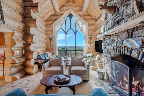 Firepit & Mountain Views! | Spruce Moose Lodge