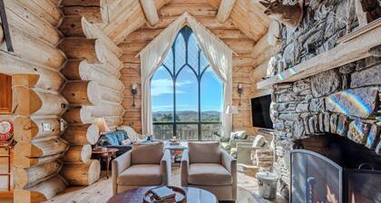 Spruce Moose Lodge, Custom Log Cabin with Hot Tub