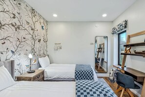 4 bedrooms, desk, iron/ironing board, WiFi