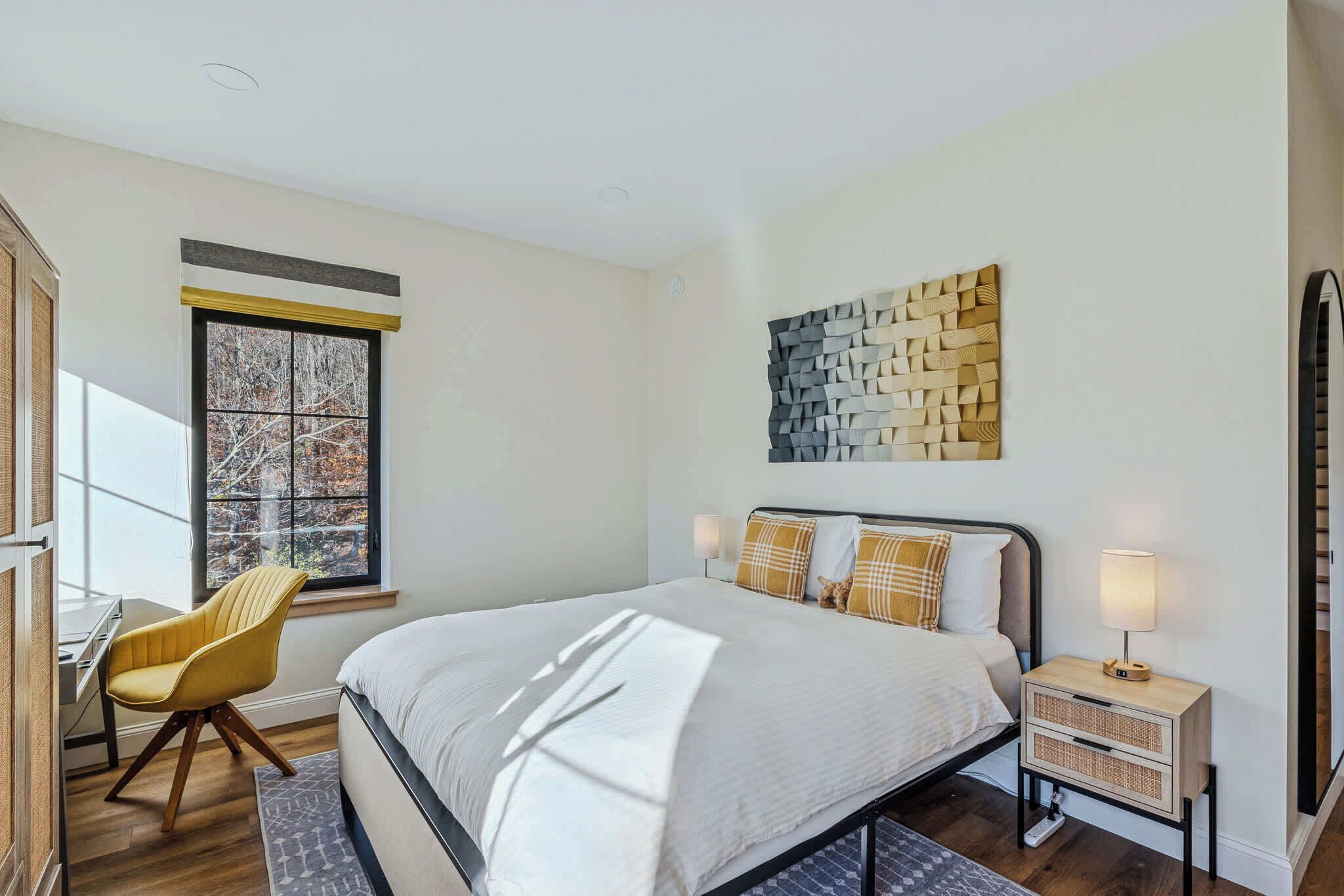 4 bedrooms, desk, iron/ironing board, WiFi