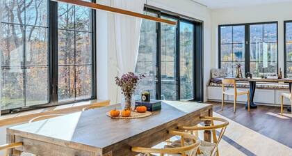 Views! Fireplace, Piano, Hot Tub | Sunnymede Hill