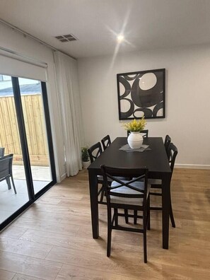 Dining - Urban Pause Retreat in Wollert (Wollert)
