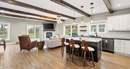 Village Townhouse, Walk to Shops, Garage