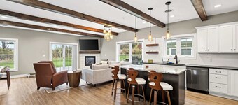 Village Townhouse, Walk to Shops, Garage