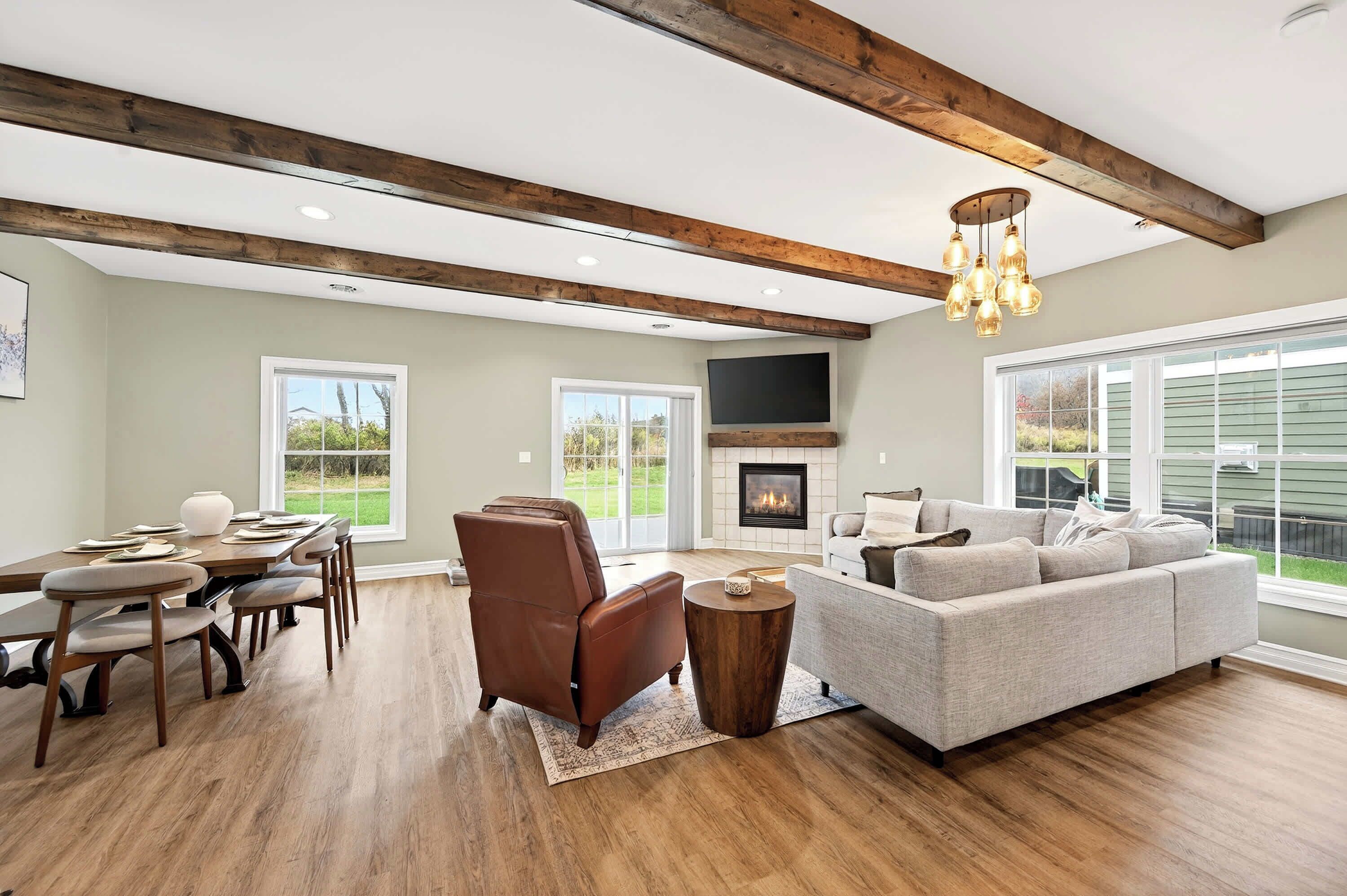 Televisión y chimenea 