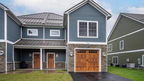 Exterior - Village Townhouse, Walk to Shops, Garage (Ellicottville)
