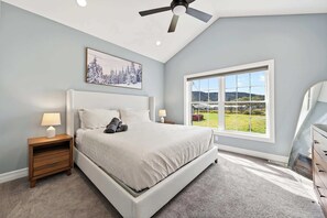 4 habitaciones, tabla de planchar con plancha, wifi y ropa de cama 