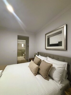 Iron/ironing board, WiFi