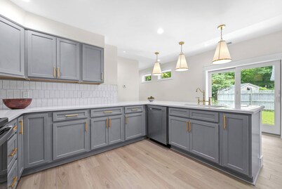 Dune View Cottage|Lake Life + Hot Tub|Dog Friendly