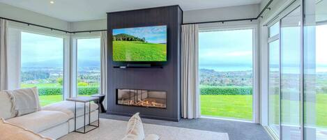 Télévision, cheminée