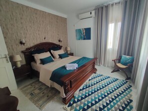 Free WiFi, bed sheets - Charming seaside villa for 11 people with private pool and fireplace (Tabarka)