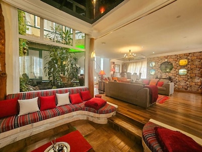 Charming seaside villa for 11 people with private pool and fireplace