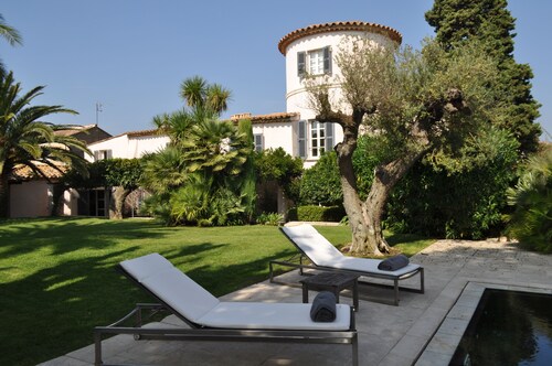 Villa de caractère au cœur de Saint-Tropez !
Piscine, jardin luxuriant et calme