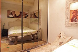 5 bedrooms, in-room safe, desk, iron/ironing board