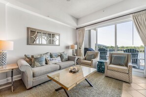 คอนโด, หลายเตียง (The Wharf 321) | บ ริเวณนั่งเล่น