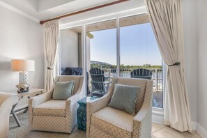 คอนโด, หลายเตียง (The Wharf 321) | บริเวณนั่งเล่น