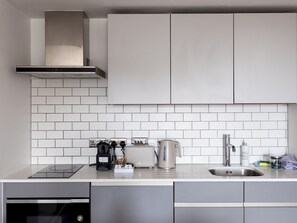 雪櫃、焗爐、多士爐、廚房用具/餐具/器皿