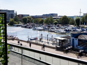 Property grounds - Pass the Keys | Serene riverside view apartment (Lincoln)