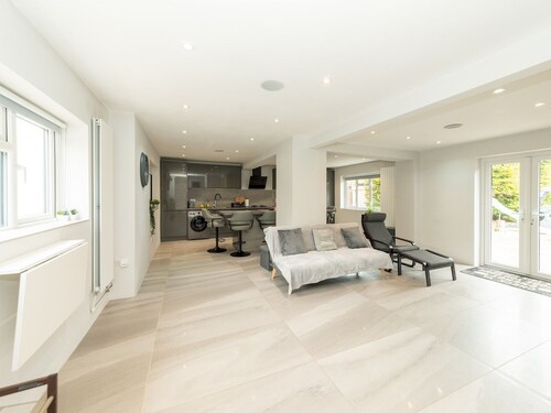 Spacious Home Heated Pool(April-Sep) in Tilehurst - Pass the Keys