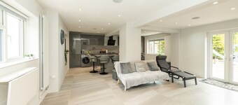 Spacious Home Heated Pool(April-Sep) in Tilehurst - Pass the Keys