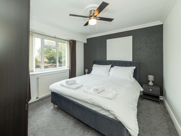 3 bedrooms, iron/ironing board, free WiFi, bed sheets