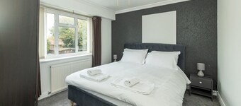 Pass the Keys | Bright House with Smart TV & Home Comforts