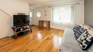 TV - Pass the Keys | Bright House with Smart TV & Home Comforts (Reading)