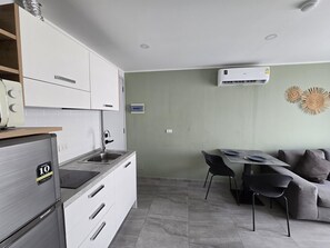 Apartment, Balcony, Mountain View | Private kitchenette