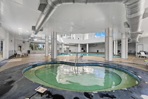 คอนโด, หลายเตียง (GS Plantation East 4108) | สระว่ายน้ำ | สระน้ำอุ่น