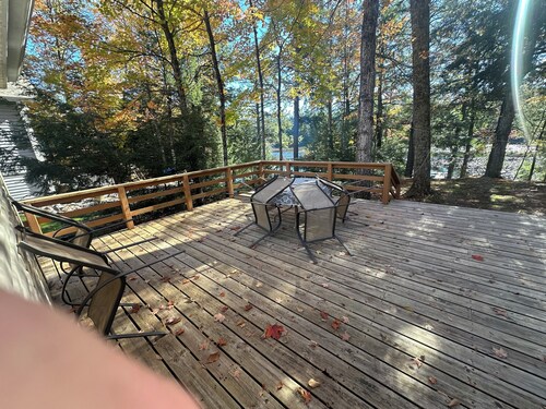 Deer Haven - A charming 3-bedroom house on the chain in Beautiful 3-Lakes