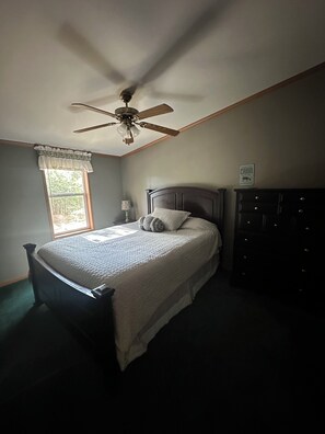 3 عدّة غرف نوم وواي فاي وملاءات أسرّة