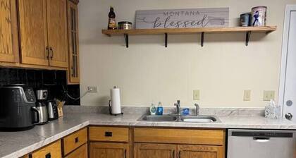 Studio House - Close to Haynes and the hospital!