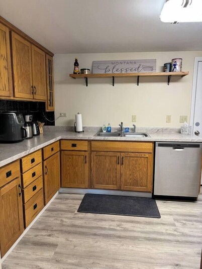 Studio House - Close to Haynes and the hospital!