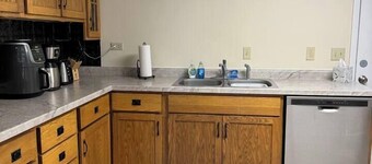 Studio House - Close to Haynes and the hospital!