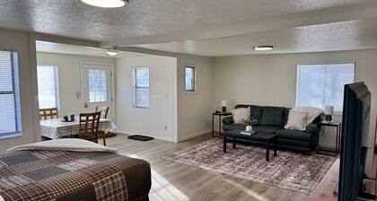 Studio House - Close to Haynes and the hospital!