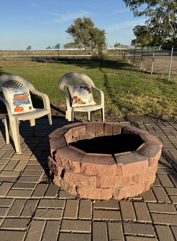 Property grounds - Studio House - Close to Haynes and the hospital! (Miles City)